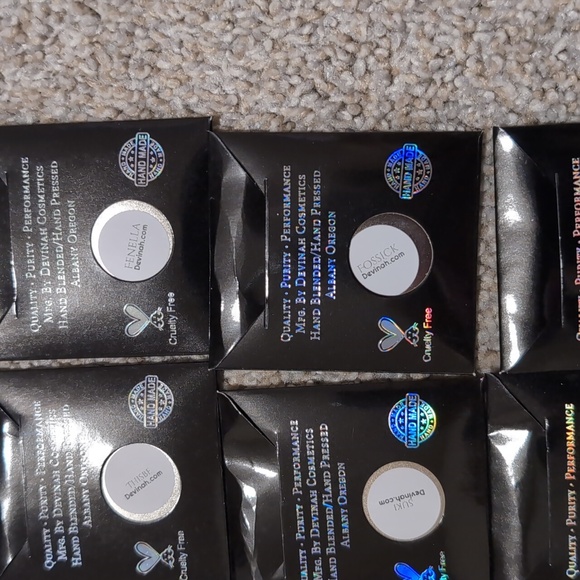 Devinah Cosmetics matte eyeshadow lot - Picture 7 of 8